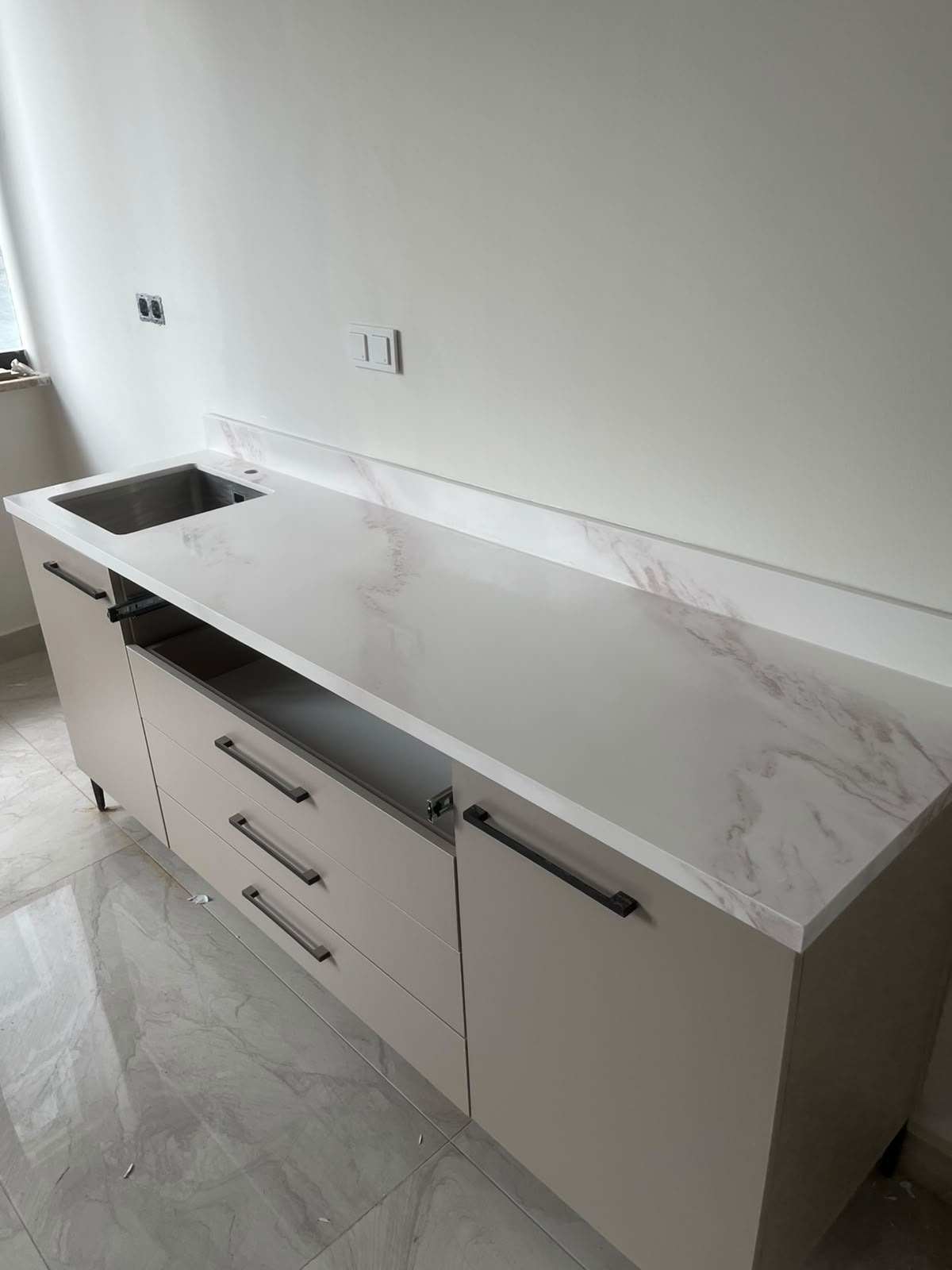 Özlüce Modern Daire – Düz Hat Calacatta Tezgah